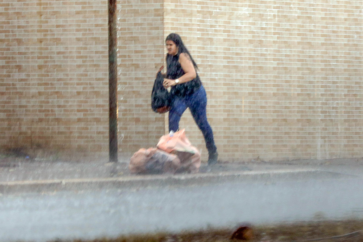 CUIDADO COM AS CHUVAS | Com alerta de raios e tempestades no DF proteja-se para evitar acidentes