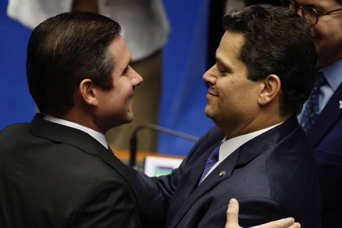 Aliança de Lula e Bolsonaro nas eleições do Congresso confirma que, em primeiro lugar, vem o interesse deles, e o povo que se ‘F04@’