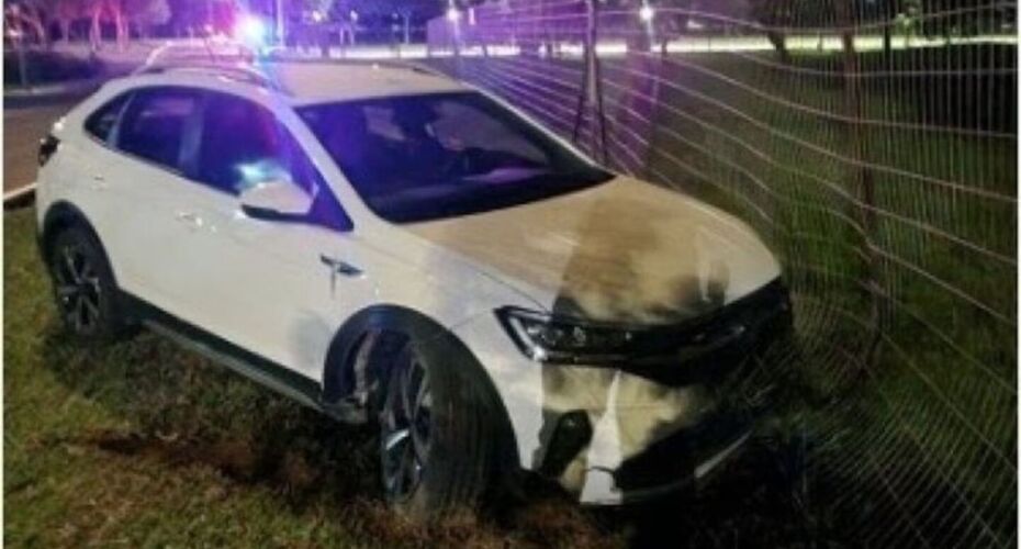 SUSTO NO JABURU | Motorista alcoolizada e sem habilitação bate em cerca da residência oficial de Geraldo Alckmin