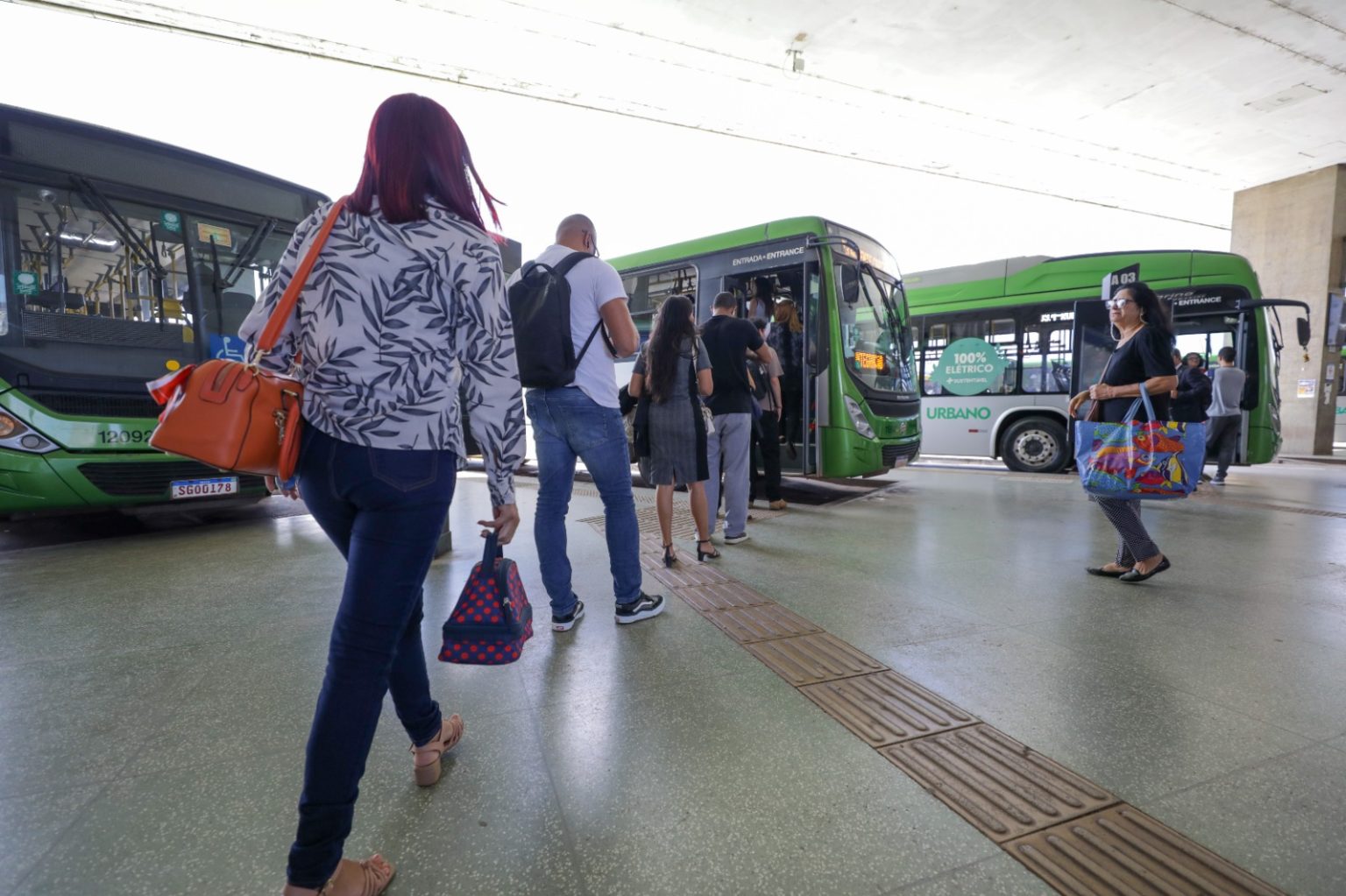 A PARTIR DE 1º DE MARÇO | Por determinação de Ibaneis, ônibus e metrô vão circular sem cobrar passagem aos domingos e feriados no DF
