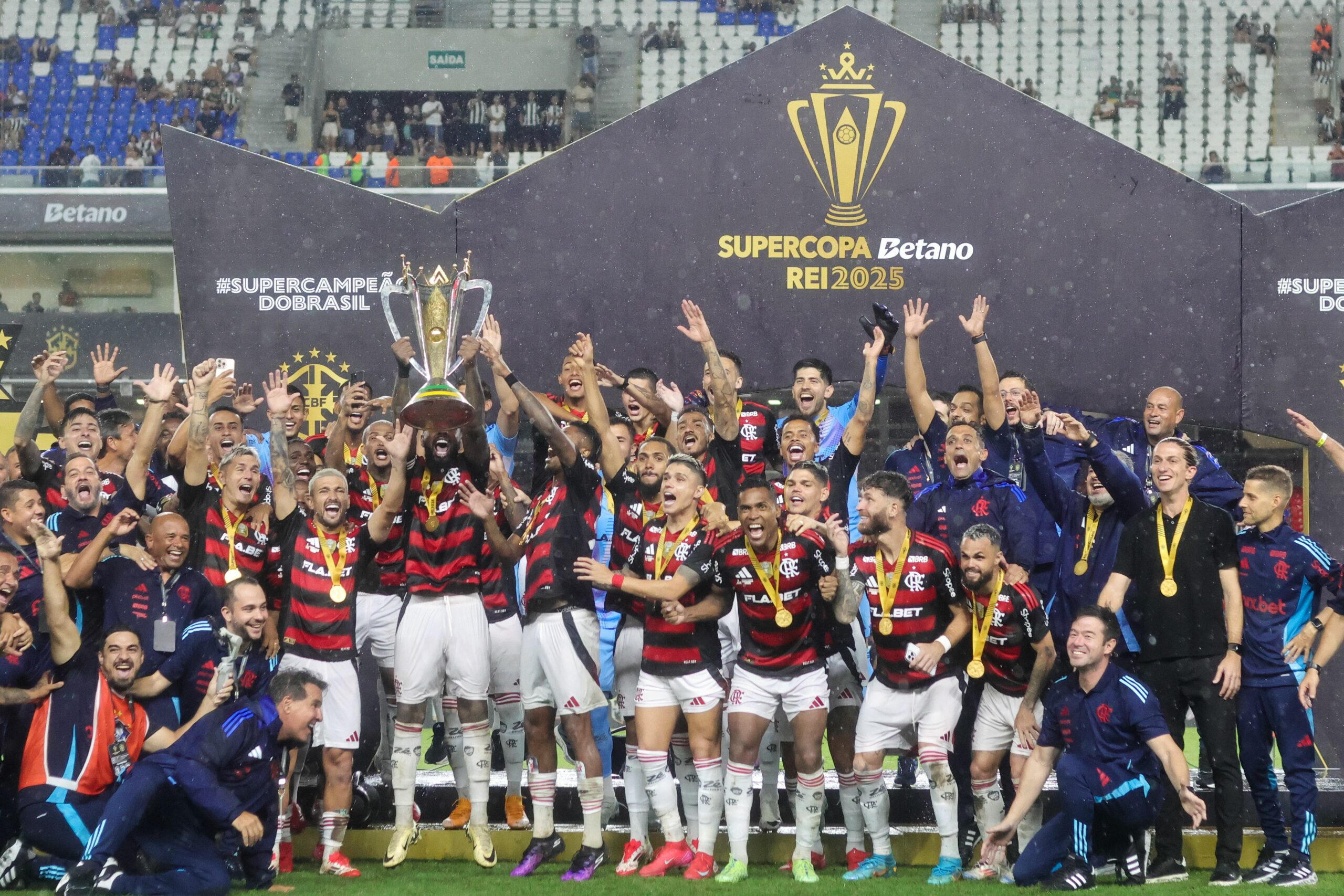 SUPERCOPA REI 2025 | Flamengo vence o Botafogo em Belém e se torna tricampeão do torneio