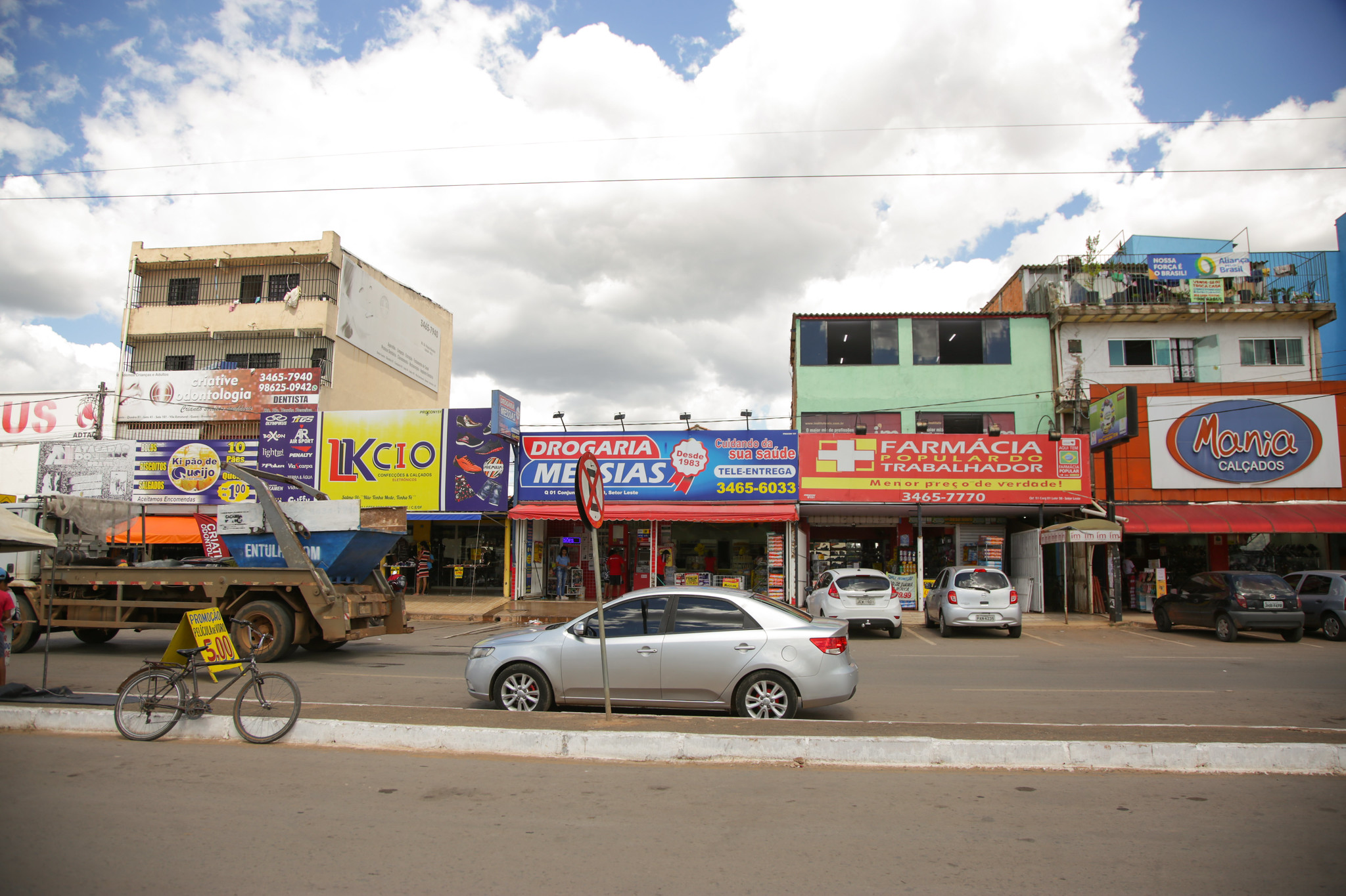 DESTAQUE DA ECONOMIA EM 2024 | Setor de comércio e serviços foi o grande responsável por impulsionar o crescimento do emprego formal no DF