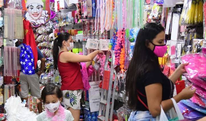 CARNAVAL MOVIMENTADO | Pesquisa do Instituto Fecomércio-DF aponta crescimento nas vendas do comércio e aumento de viagens no transporte privado de pessoas