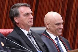 SEGUINDO RECOMENDAÇÃO DA PGR | Moraes arquiva processo contra Bolsonaro por suposta fraude em cartão de vacina