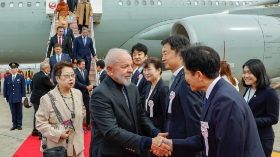 EM BUSCA DE NOTORIEDADE INTERNACIONAL | Lula e comitiva chegam ao Japão para tratar de acordos comerciais
