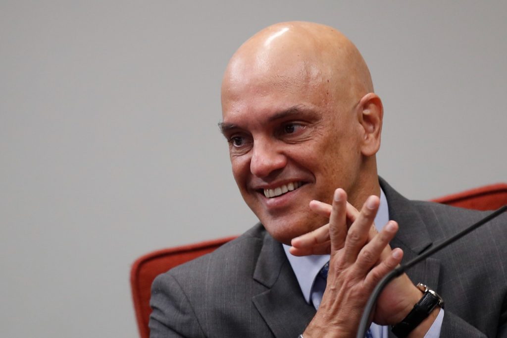 ‘CANETADA ILEGAL’ | Alexandre de Moraes recebe críticas por ter afastado Ibaneis Rocha do cargo de governador sem ter provas