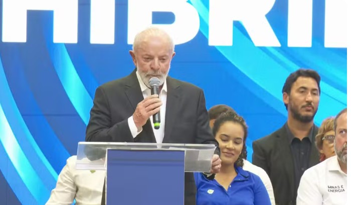 ‘FALE MANSO COMIGO’ | Lula critica postura de Trump de criar tarifas de importação e mandou recado para presidente norte-americano