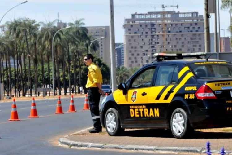 ALTERAÇÃO NO TRÂNSITO | Com apoio da PMDF, Detran-DF vai controlar o tráfego nas vias próximas a Esplanada dos Ministérios durante as comemorações dos 65 anos de Brasília