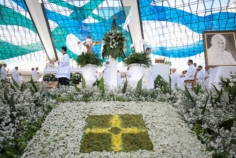 MISSA DOS 65 ANOS DE BRASÍLIA | Celebração é marcada por homenagens e mensagens de adeus ao papa Francisco