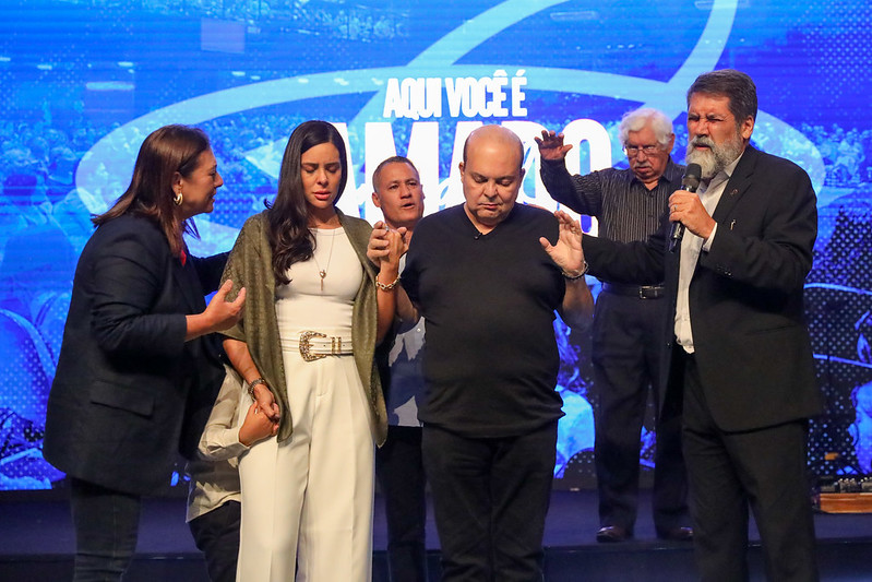 RESPEITO A TODAS AS RELIGIÕES | Ibaneis Rocha participa de culto evangélico no Núcleo Bandeirante