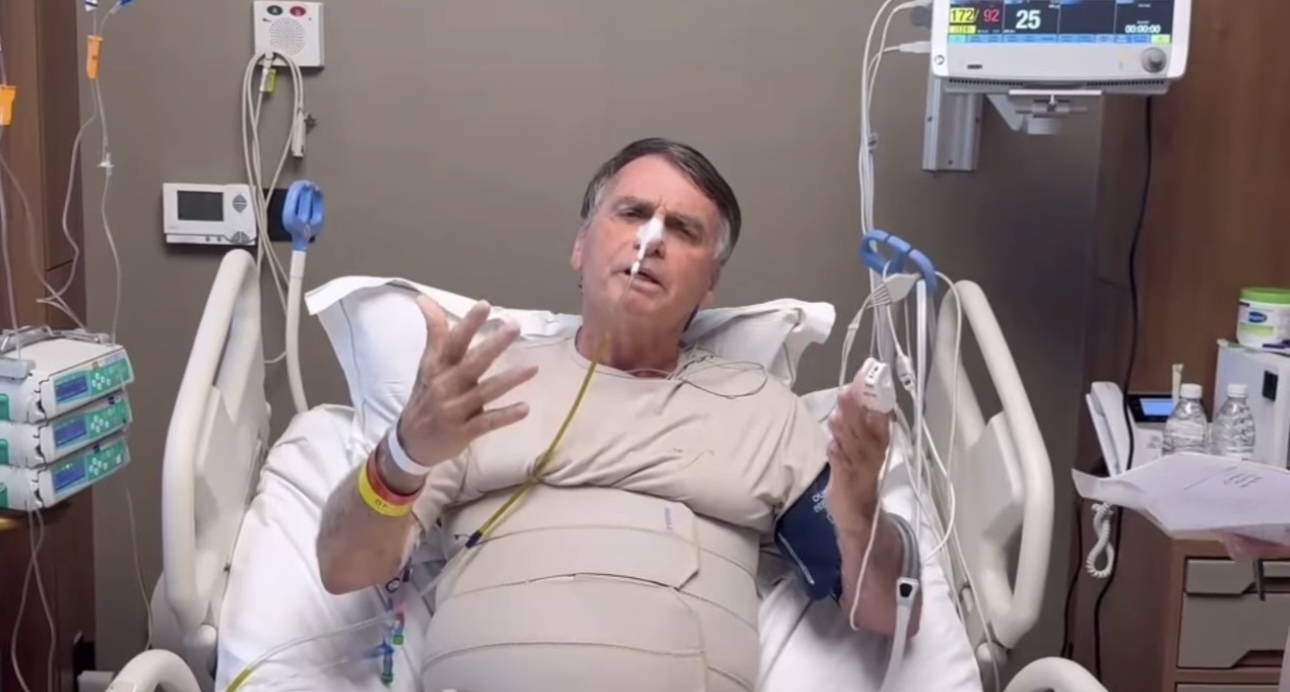 BOLSONARO É NOTIFICADO NO LEITO DA UTI | Ex-presidente é intimado no hospital a mando de Alexandre de Moraes