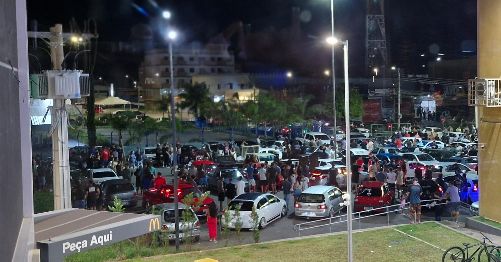 OPERAÇÃO RESSACA | Detran-DF flagra 25 carros rebaixados em Taguatinga próximo a evento de veículos modificados