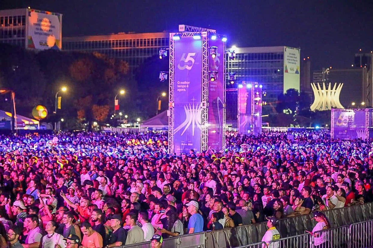 BRASÍLIA 65 ANOS | Segunda noite de festa na Esplanada teve música para diferentes gerações