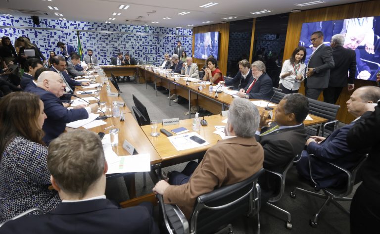 SÓ DEPOIS DO FERIADO DO TRABALHADOR | Após reunião com líderes partidários, Hugo Motta diz que PL da anistia não vai entrar na pauta da semana que vem