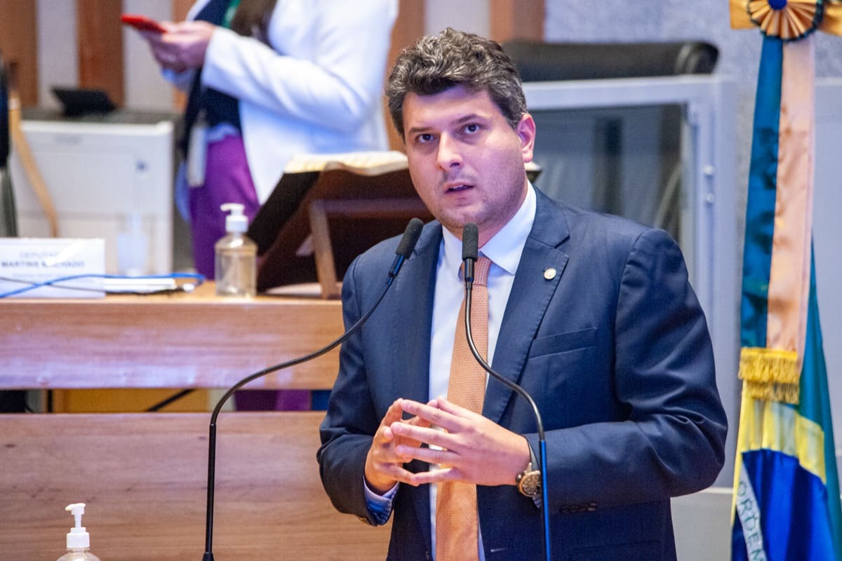 CASSAÇÃO DA CONCESSÃO | Eduardo Pedrosa repudia maus-tratos a criança autista em clínica no SIA e exige punição exemplar