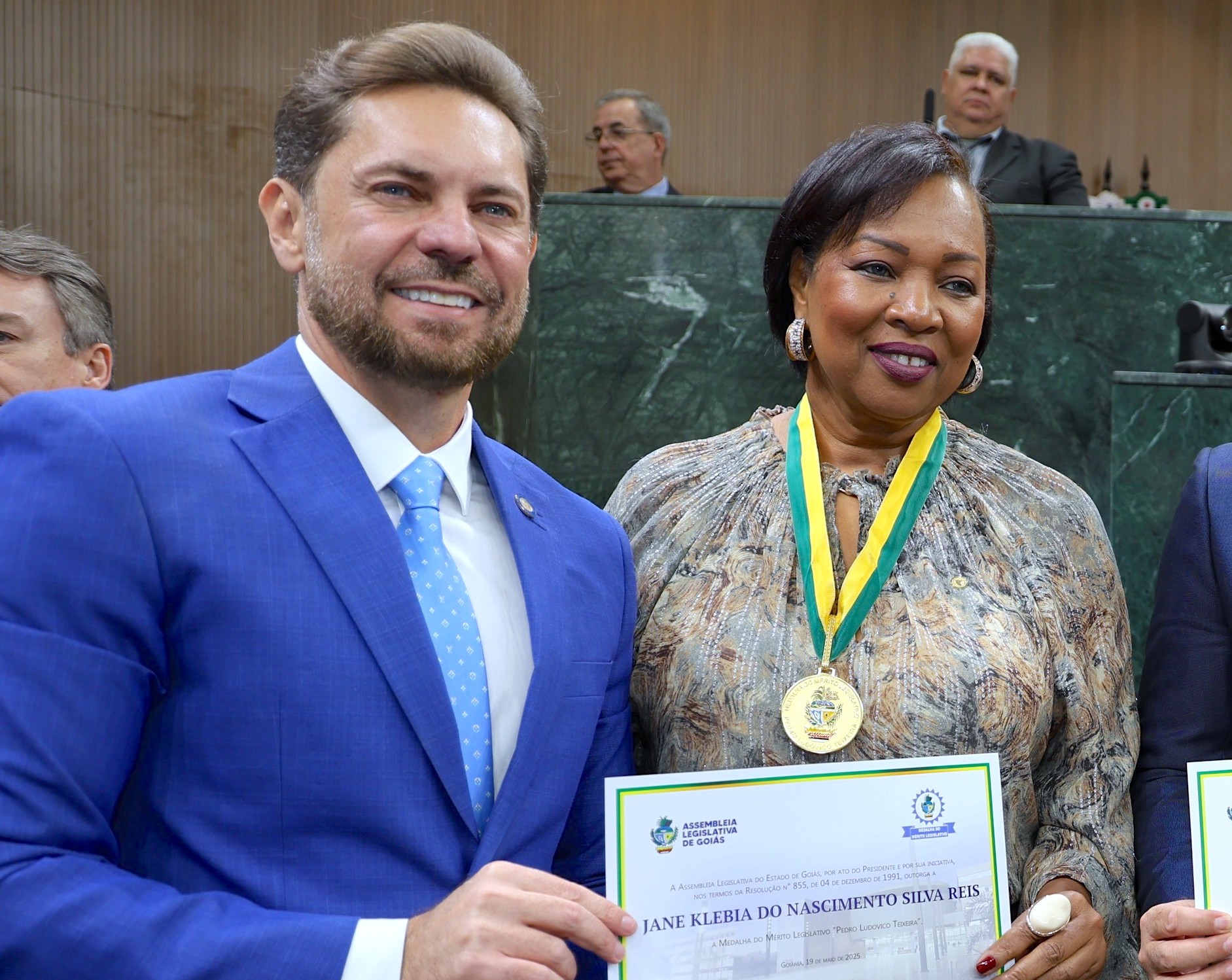 TRABALHO RECONHECIDO TAMBÉM EM GOIÁS | Doutora Jane é condecorada pela Alego com a Medalha do Mérito Legislativo Pedro Ludovico Teixeira