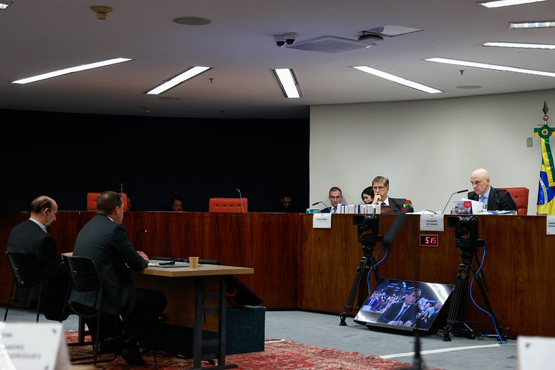 NO 1º DIA DE INTERROGATÓRIO | Mauro Cid diz que Bolsonaro modificou minuta do golpe e que apenas Alexandre de Moraes seria preso