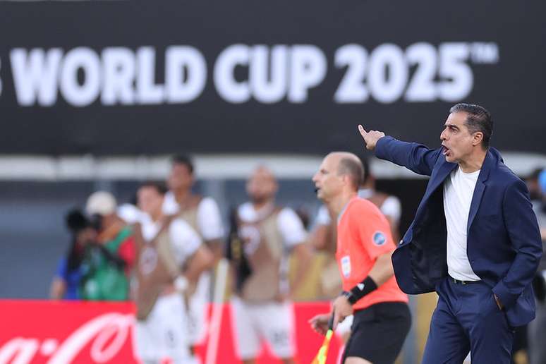 APÓS ELIMINAÇÃO NO MUNDIAL | Botafogo demite Renato Paiva