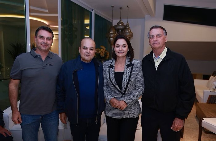 ACORDO PARA 2026 NA MESA | Ibaneis e família Bolsonaro afinam conversa sobre aliança da direita no DF