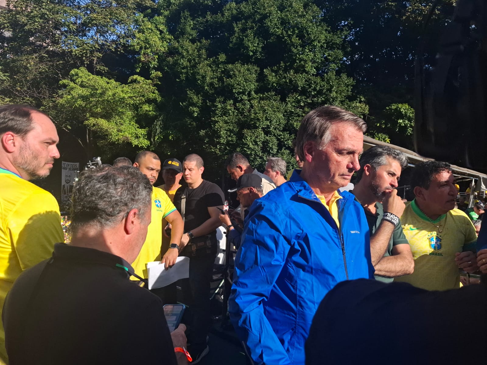 EM MANIFESTAÇÃO ESVAZIADA | Bolsonaro diz que não quer ser ‘preso’ ou ‘morto’