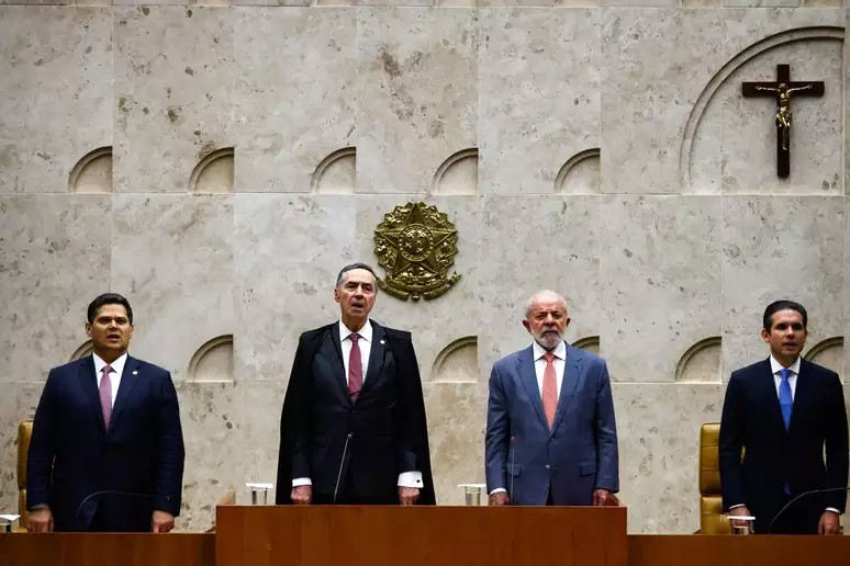 SUPERSALÁRIOS NO BRASIL | Políticos e juízes podem receber até 66 vezes mais que a maioria dos brasileiros