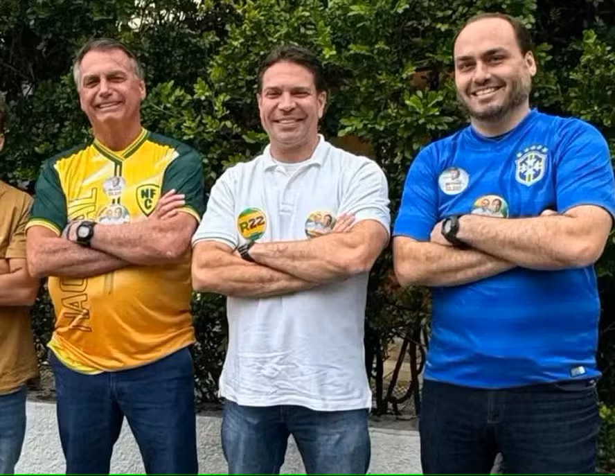 ‘ABIN PARALELA’ | PF indicia Bolsonaro, Ramagem, Carlos e outros aliados por espionagem