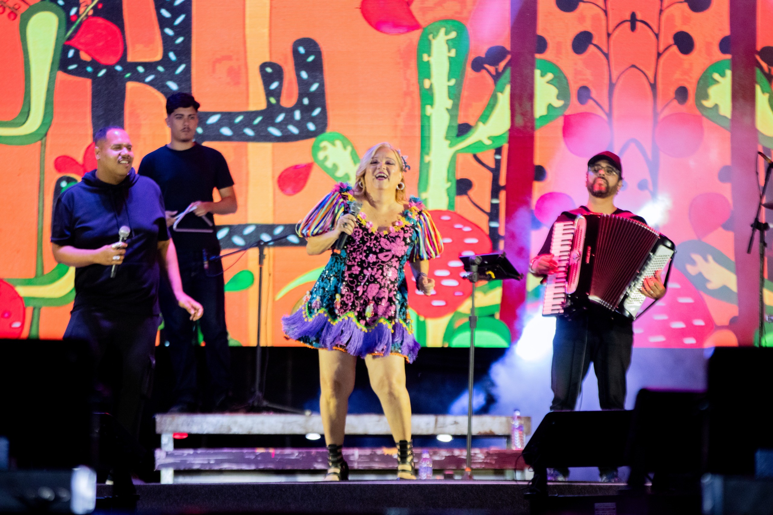 O Maior São João do Cerrado: Nena Queiroga e Paulin Vaqueiro vão agitar a última noite do evento na Esplanada