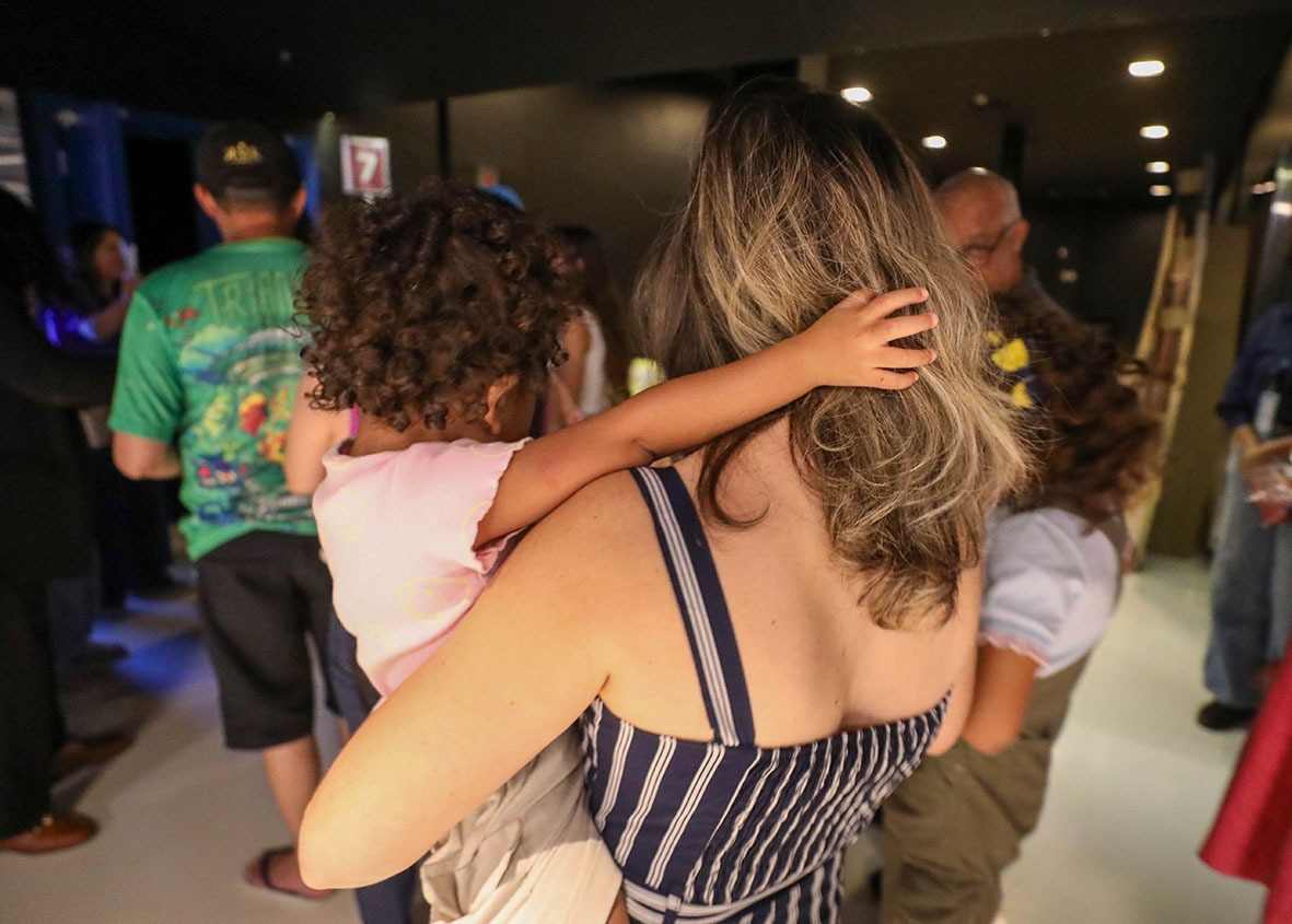 Acolher Eles e Elas: mais de 180 órfãos de feminicídios recebem apoio financeiro e emocional no DF