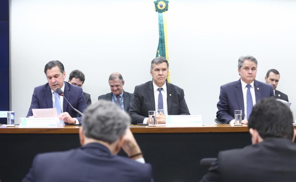 Que vergonha! Congresso Nacional aumenta fundão eleitoral para quase R$ 5 bilhões em 2026