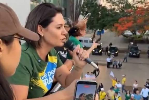 Michelle Bolsonaro critica governo Lula e rejeita pressão para sucessor de Jair Bolsonaro em 2026