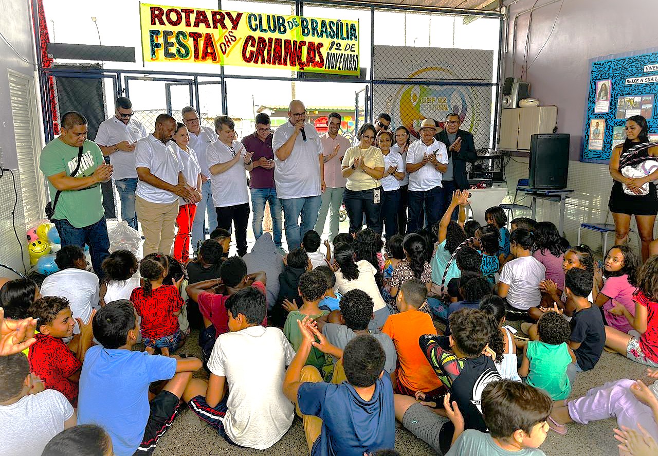 Rotary Club de Brasília leva alegria e solidariedade ao CEF 2 da Estrutural