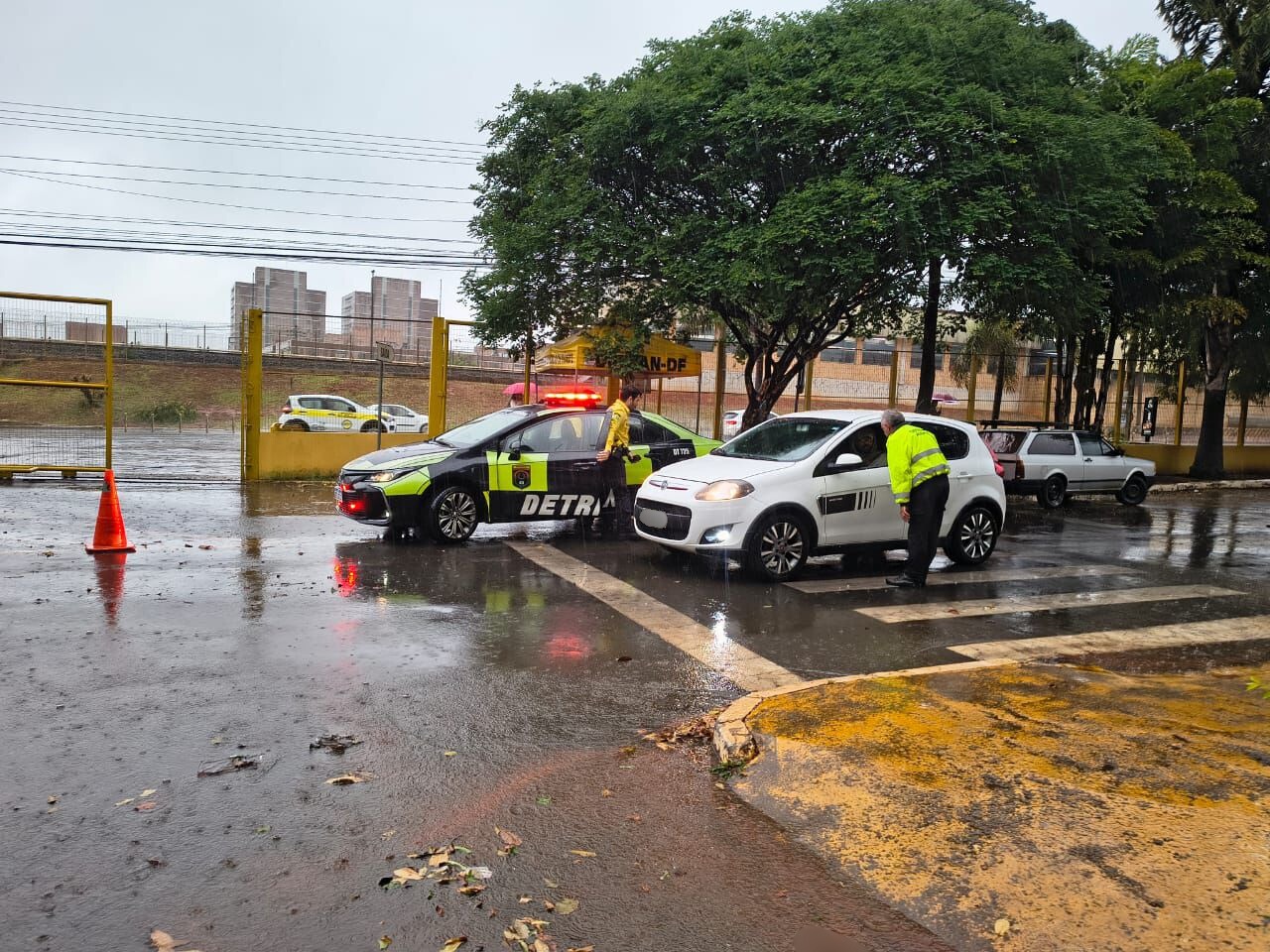 Se deu mal! Candidato à CNH é flagrado dirigindo até o Detran de Taguatinga para fazer prova teórica e tem carro apreendido