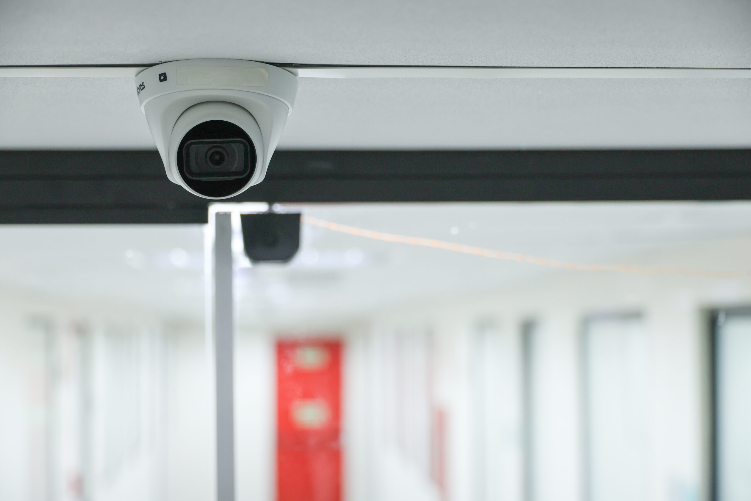 Câmeras nas escolas: Ibaneis sanciona lei que permite o uso do equipamento nas salas de aula