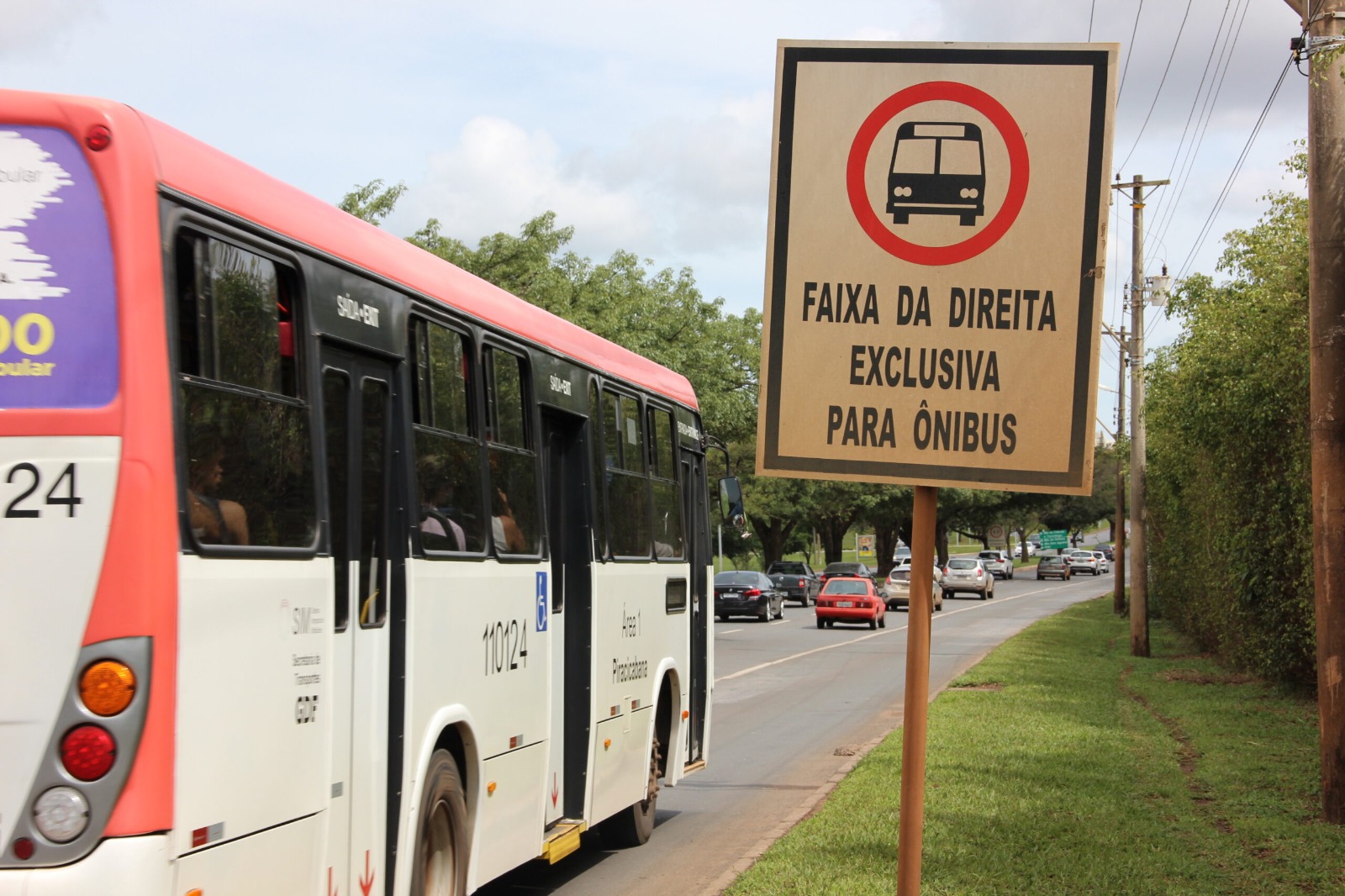 Mobilidade urbana: Detran-DF autoriza circulação de veículos funerários em faixas exclusivas