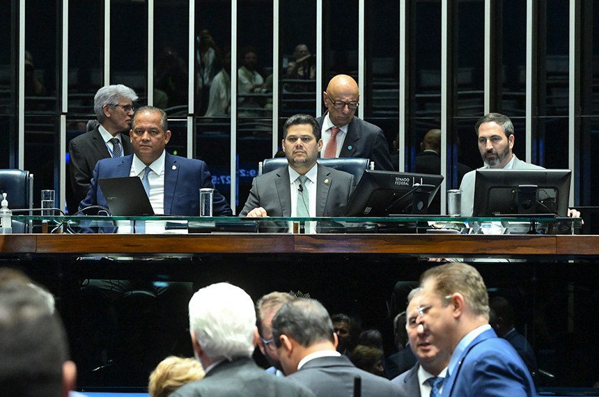 Senado aprova projeto que reduz penas de condenados pelos atos do 8 de janeiro
