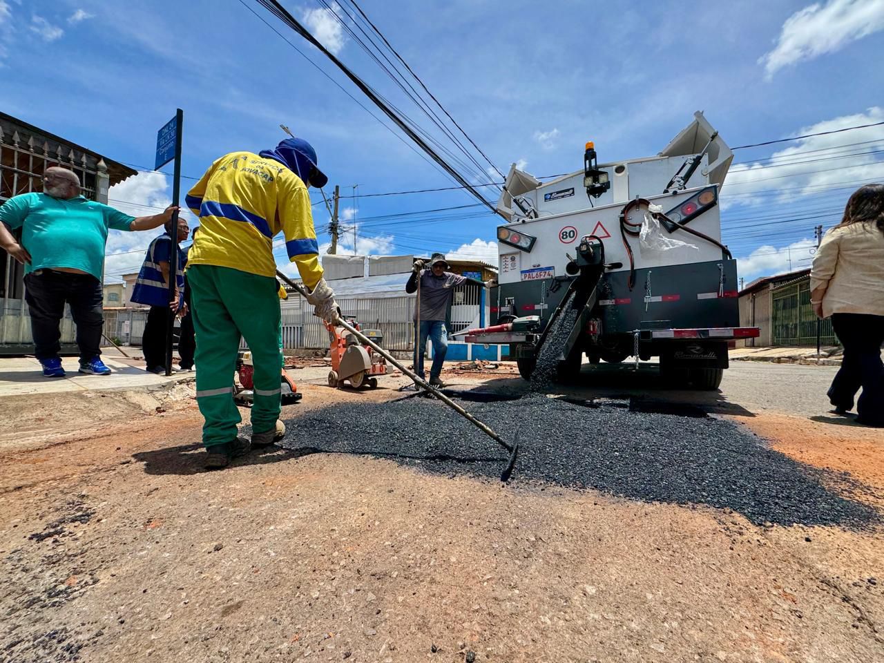Novacap reforça operação tapa-buraco com seis novos caminhões térmicos no DF