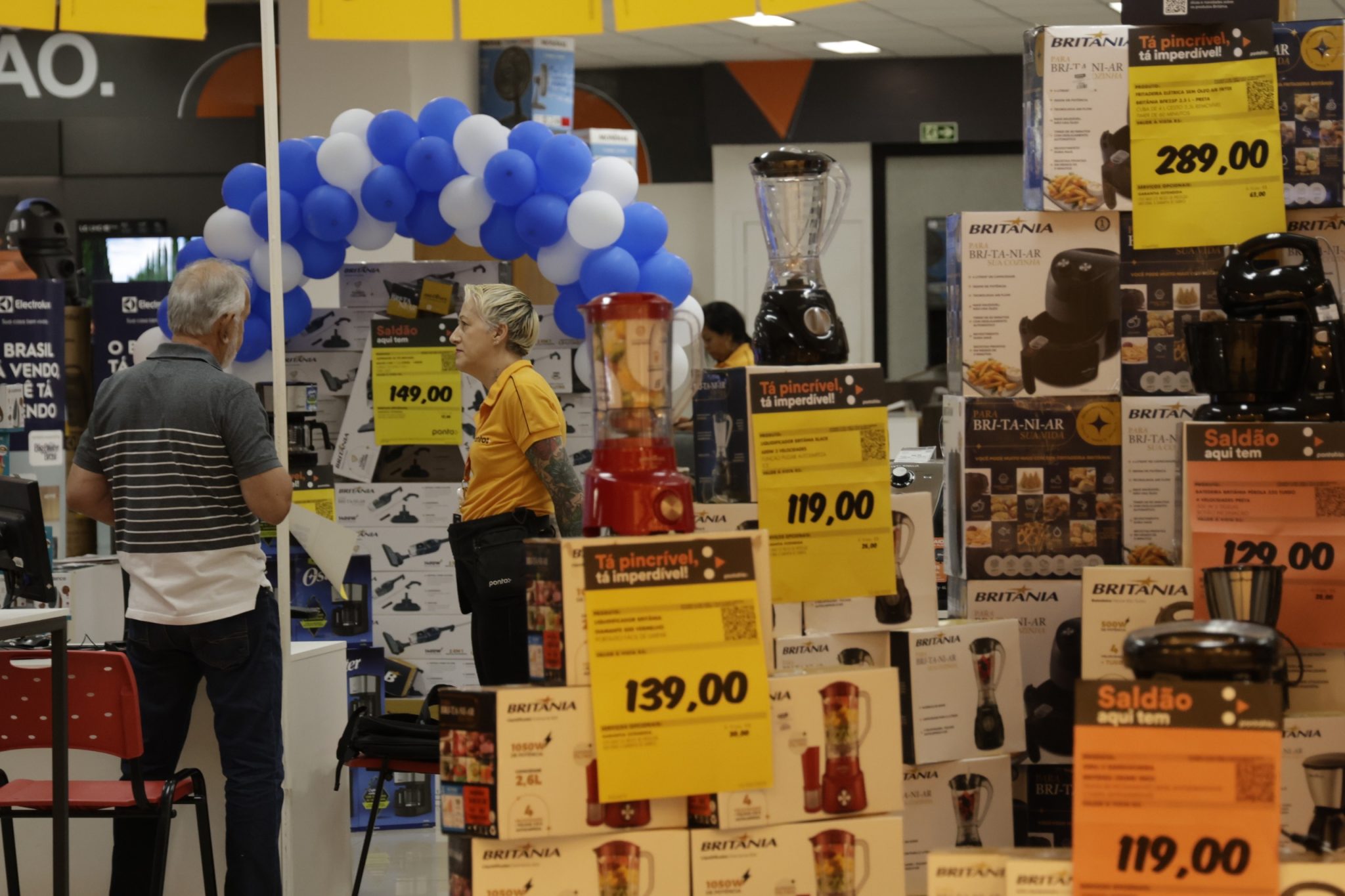 Comércio varejista do DF cresce 5,7% em novembro e tem 4º melhor desempenho do país, aponta IBGE