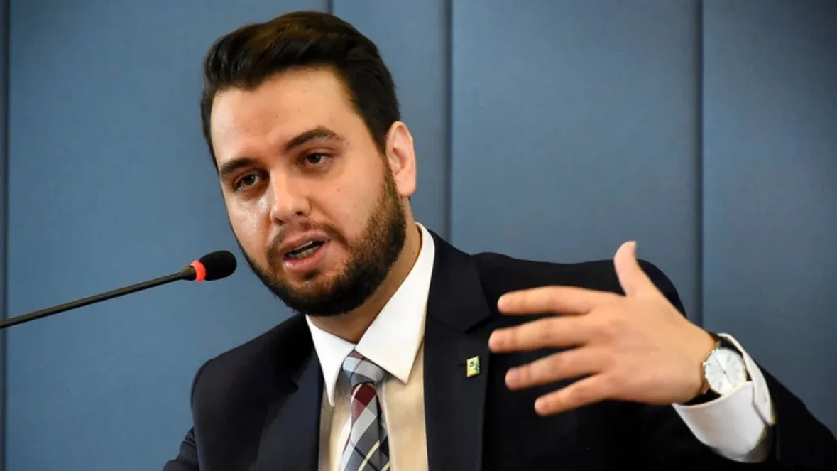 Filipe Martins é preso pela PF após descumprir medidas cautelares do STF