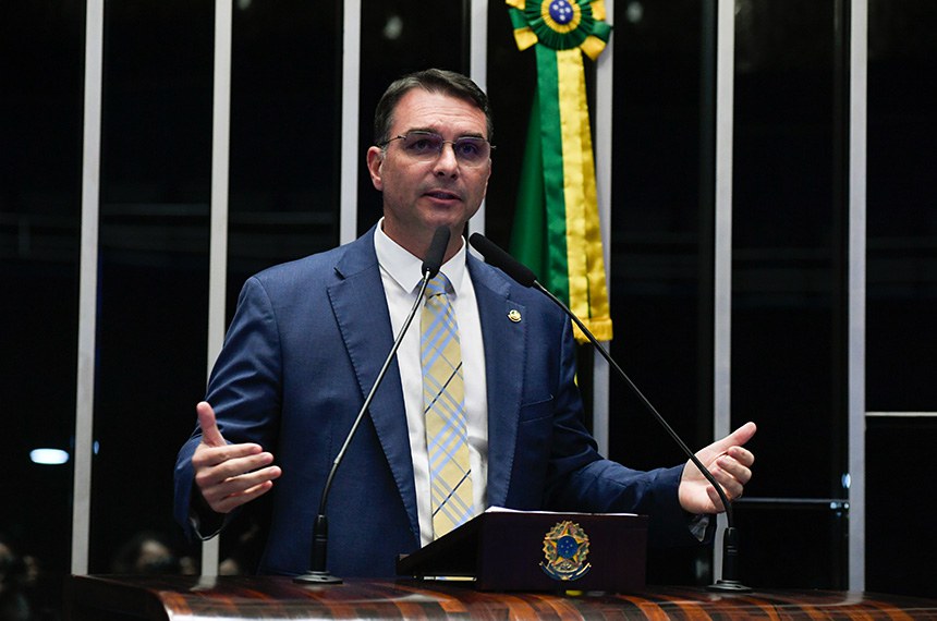 Mais um empate técnico: Flávio Bolsonaro lidera disputa no 2º turno com 44,4% e Lula cai para 43,8%, aponta Paraná Pesquisas