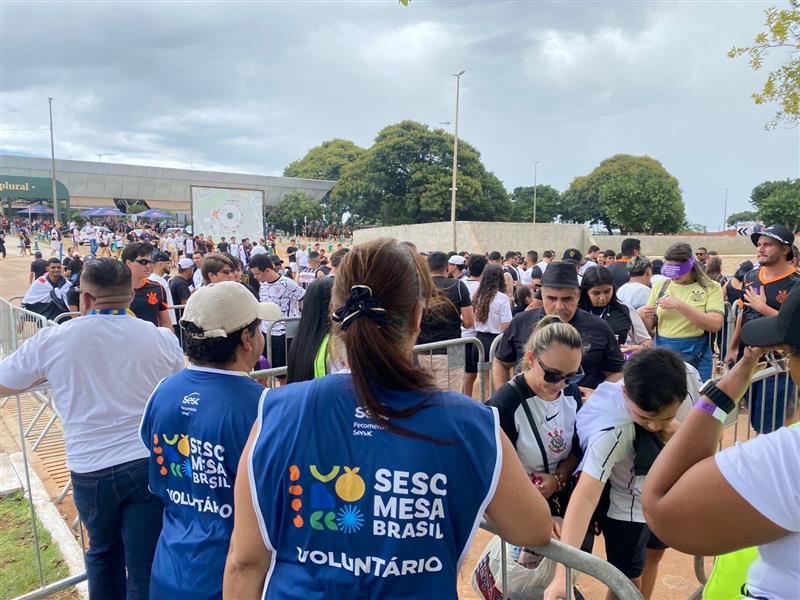 Sesc Mesa Brasil: Projeto arrecada 15 toneladas de alimentos durante a final da Supercopa Rei