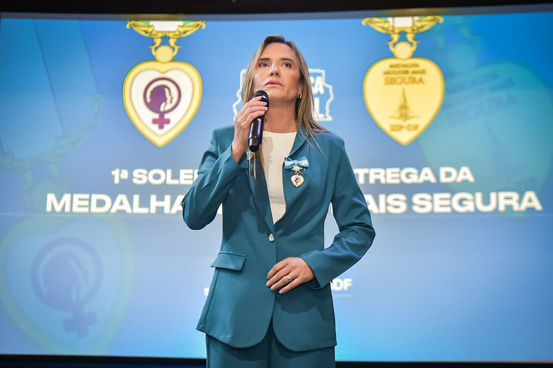 GDF entrega Medalha Mulher Mais Segura e homenageia 500 pessoas pelo combate à violência contra a mulher