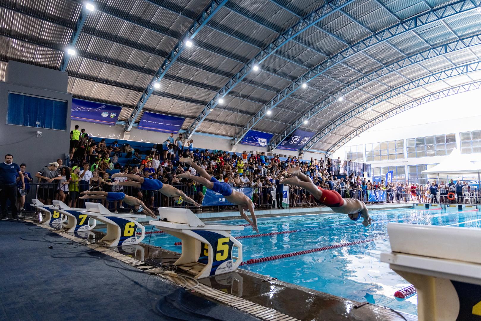 Projeto Sesc Olímpico conquistam 44 medalhas em torneio de natação e revela talentos do DF