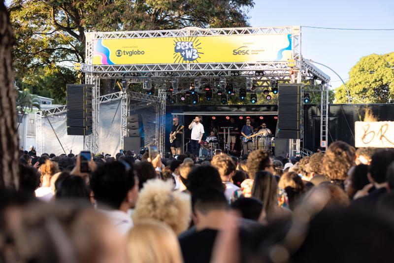 Sesc + W3: primeira edição do projeto reúne mais de 16 mil pessoas com shows gratuitos e reforça revitalização da W3 Sul