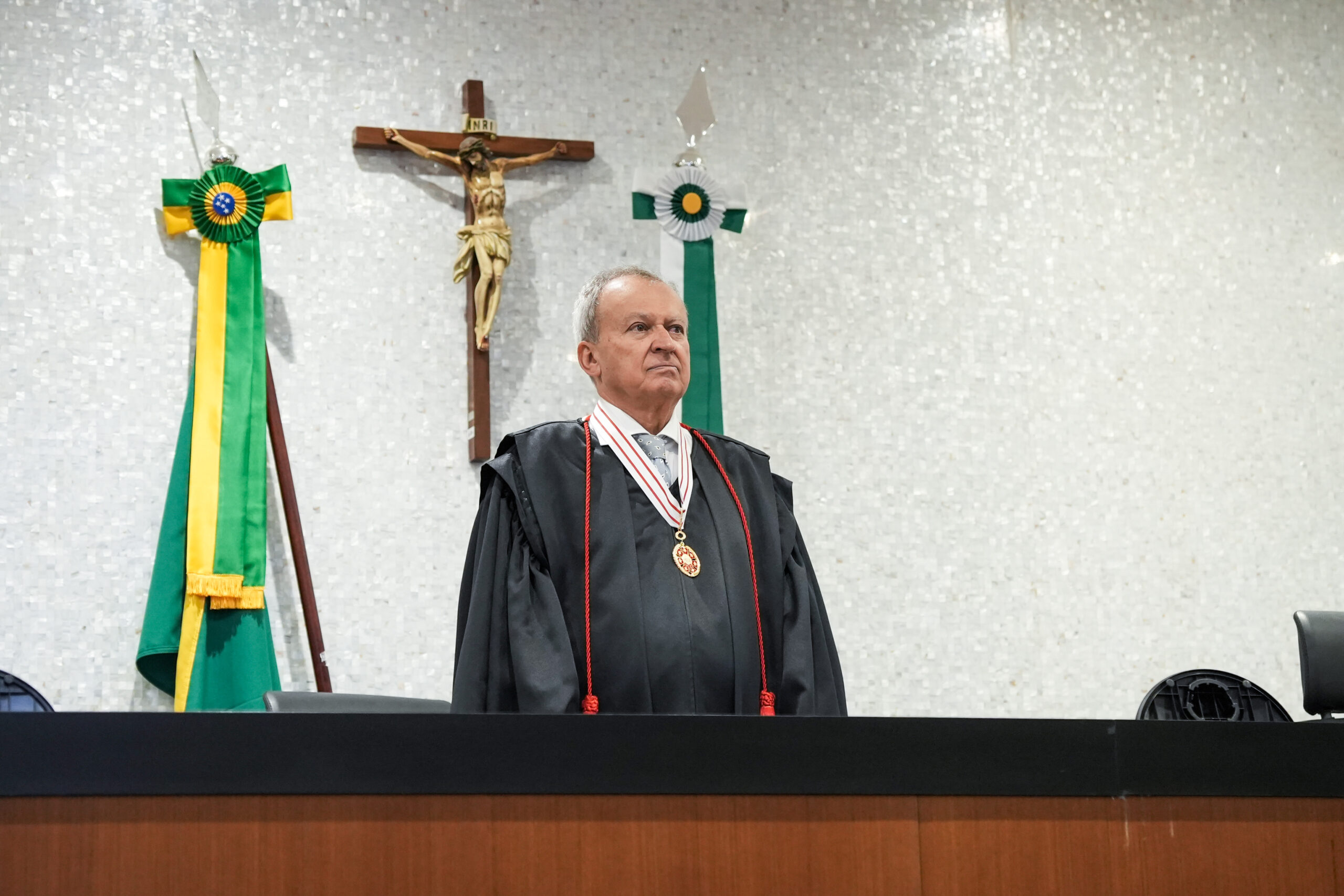Jair Soares se despede do TRE-DF com a Medalha do Mérito Eleitoral