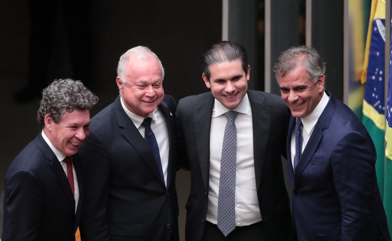 Hugo Motta prevê votação da PEC que acaba com escala 6×1 no plenário da Câmara em maio