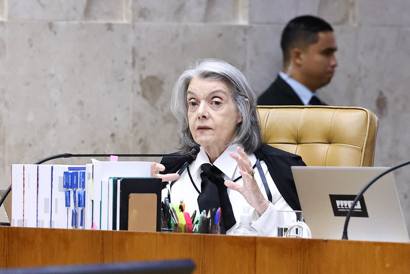 Parecer de Cármen Lúcia coloca José Roberto Arruda na corda bamba