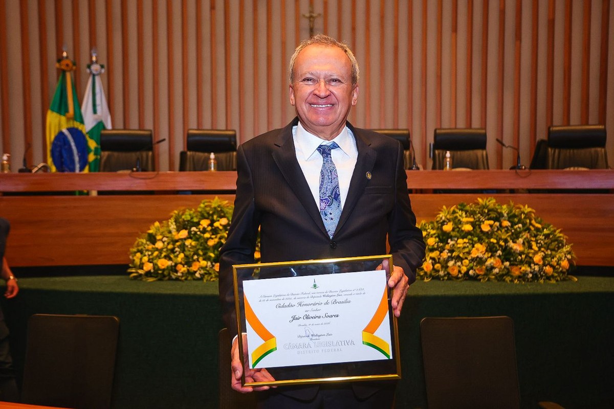 Desembargador Jair Soares, presidente do TJDFT, recebe título de Cidadão Honorário de Brasília na CLDF