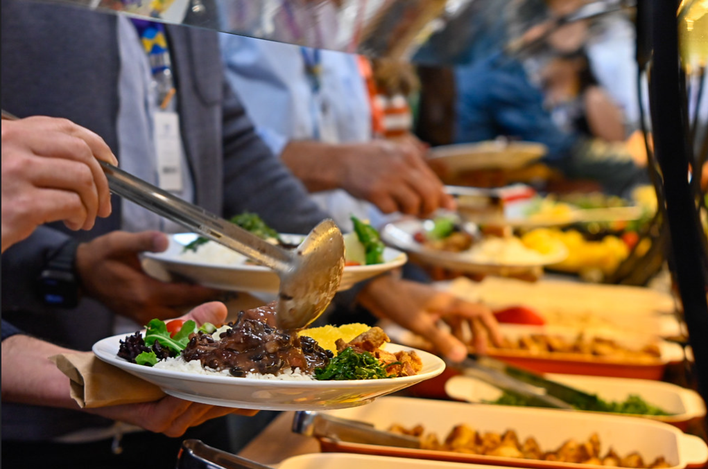 Restaurante do Sesc no SIA oferece café da manhã, almoço e lanche da tarde com preço acessível