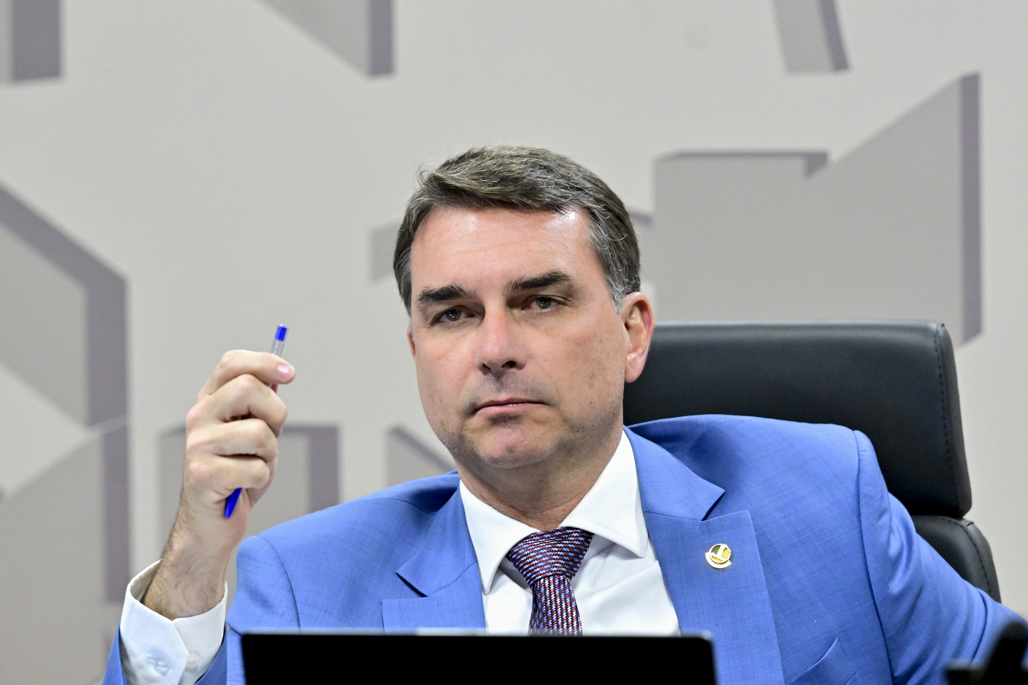 Flávio Bolsonaro nega ter recebido dinheiro de Daniel Vorcaro e pede instalação da CPI do Master