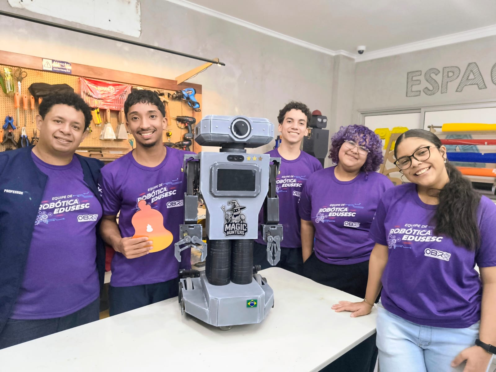 Robô criado por estudantes do EduSesc de Taguatinga Norte vai representar o Brasil na RoboCup 2026, na Coreia do Sul